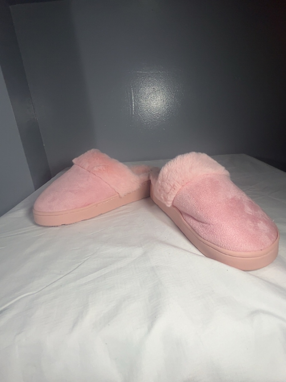 Pink Fuzzy Plush Slippers – Size 8